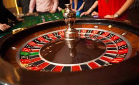 pororoslot platform showing live-dealer table and mobile app interface