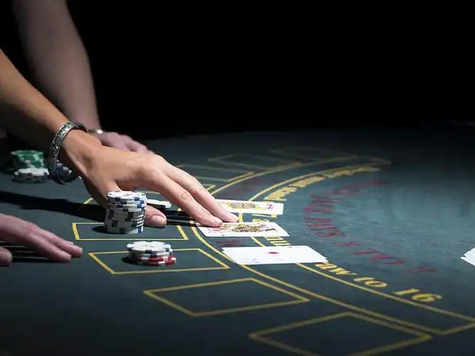 Close-up of pororoslot Aviator interface showing multiplier value and cash-out button during active round